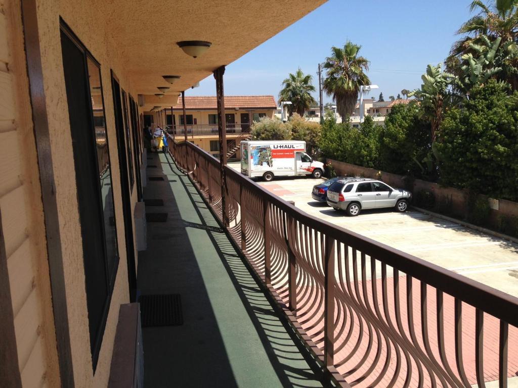 Del Amo 3* Torrance