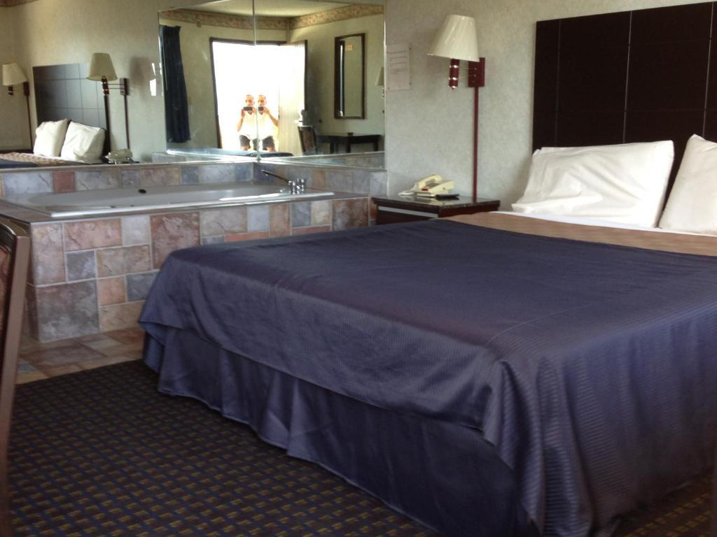Del Amo Motel 3*