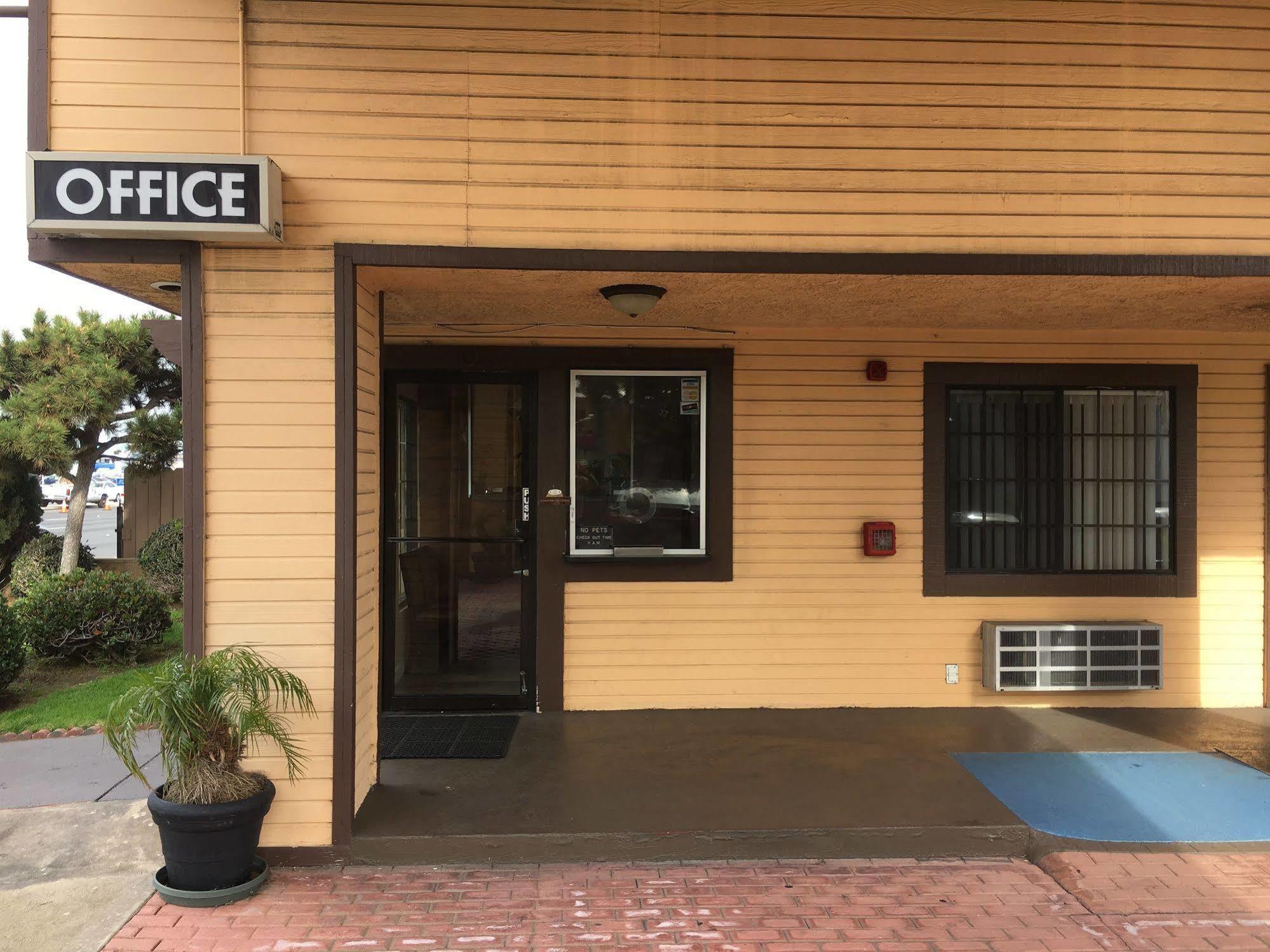 Motel Del Amo 3*